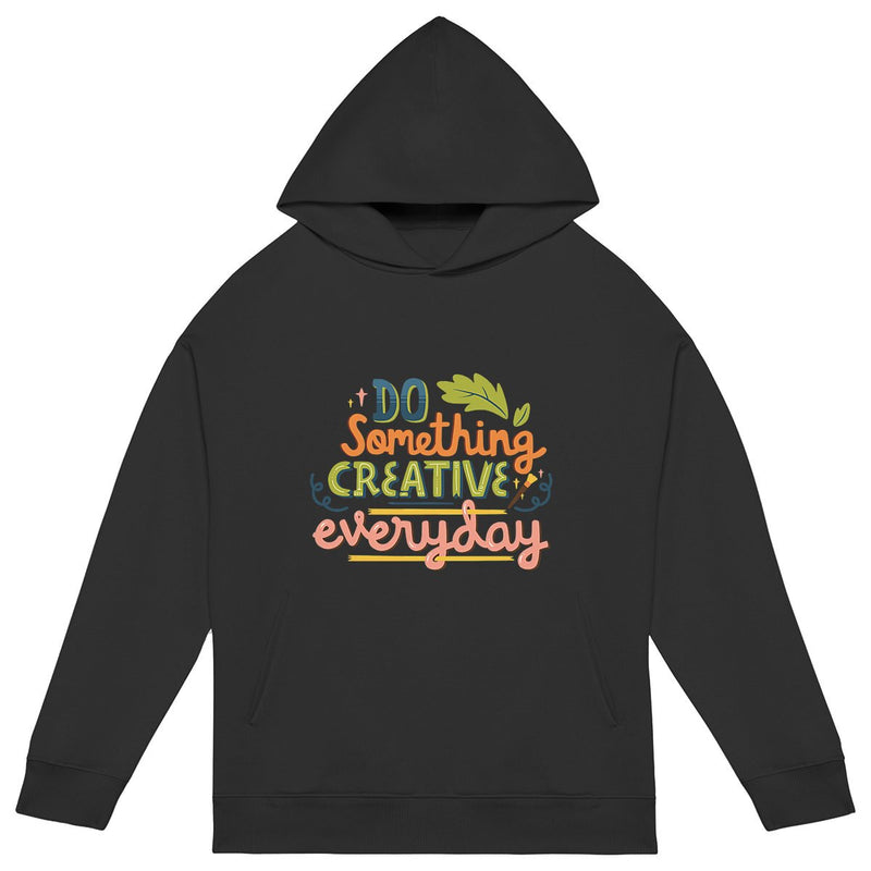Image d'un hoodie oversize en coton biologique et polyester recyclé post-consommation, disponible dans différentes tailles. Coupe large avec épaules tombantes pour un style décontracté et confortable. Idéal pour une tenue décontractée et éco-responsable