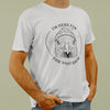 tshirt blanc humour belge avec une mouette qui a un bonnet et il est écrit i'm here for the shit show