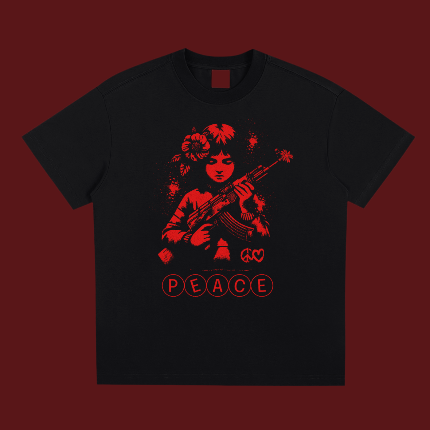 T-shirt Peace noir sur fond bordeaux - gros plan sur l'illustration rouge et le mot PEACE