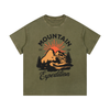 T-shirt enfant avec design vintage Mountain Expedition, illustration montagne orange avec sapins et soleil couchant, style outdoor rétro