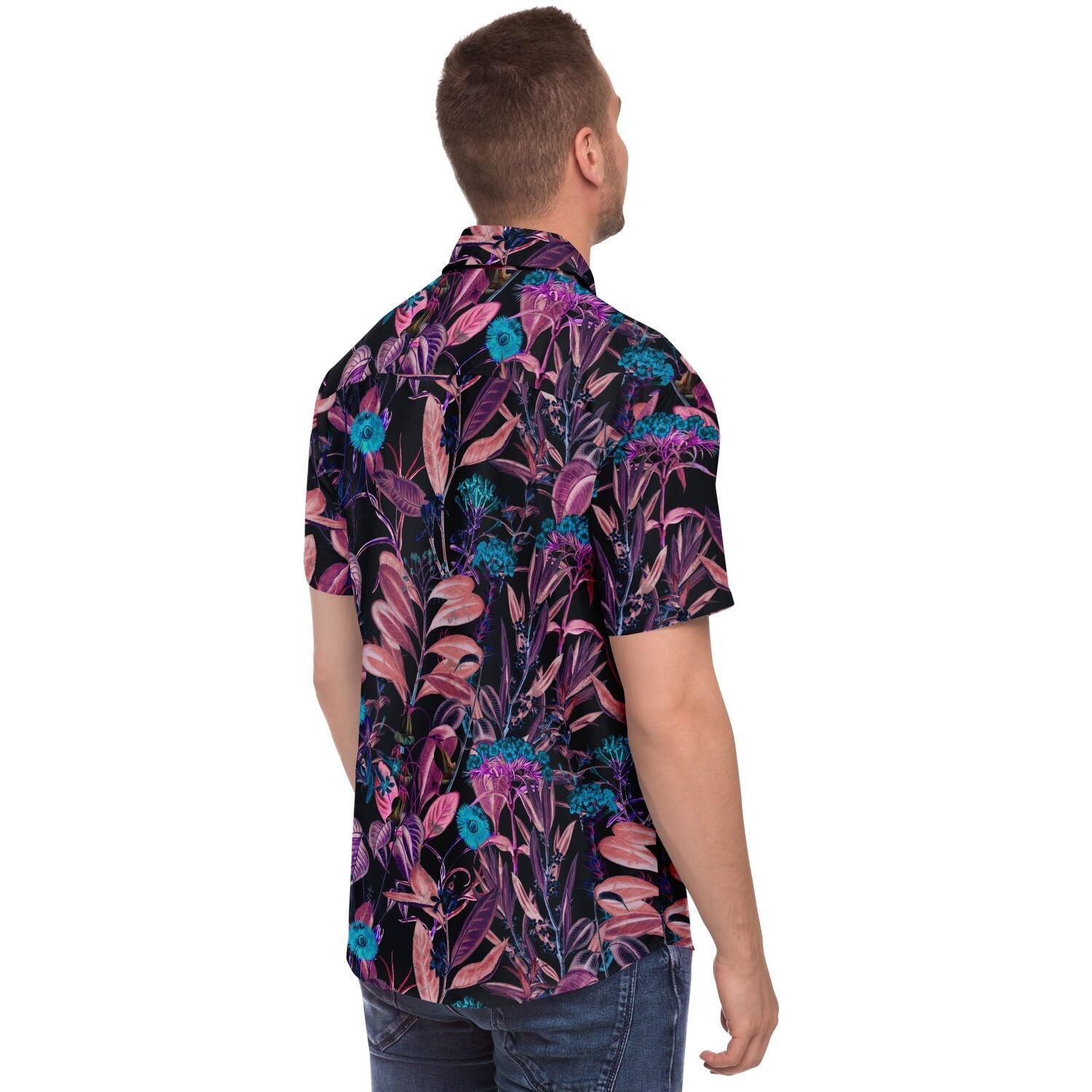 Chemise homme manches courtes noire à feuillage rose, portée, profil droit