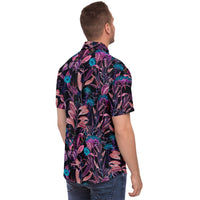 Chemise homme manches courtes noire à feuillage rose, portée, profil droit