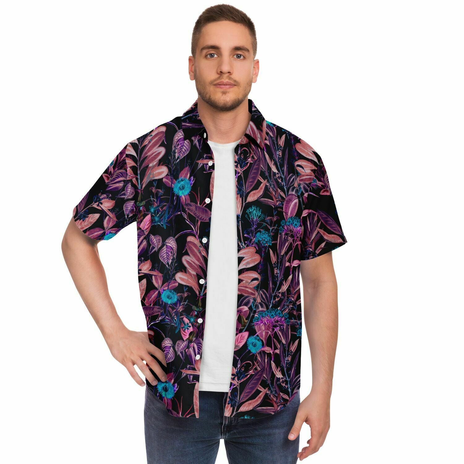 Chemise homme manches courtes noire à feuillage rose, portée ouverte, vue de face