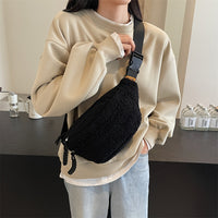 Sac banane moumoute beige effet fourrure – vue 3