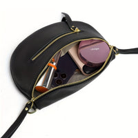 Sac banane cuir femme noir porté en bandoulière – vue 7
