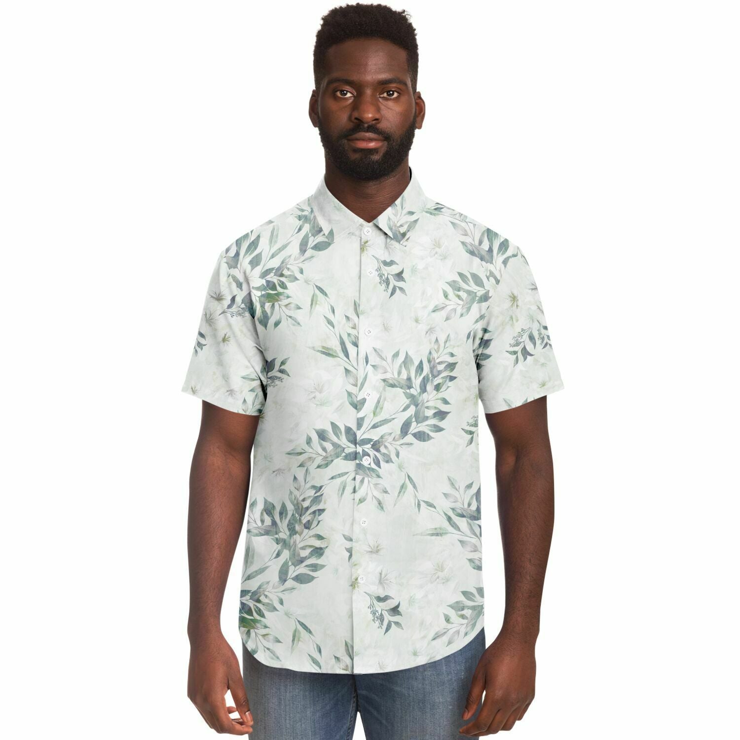 Chemise homme manches courtes blanche à feuillage vert, portée par un second mannequin, vue de face