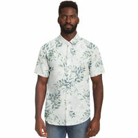 Chemise homme manches courtes blanche à feuillage vert, portée par un second mannequin, vue de face