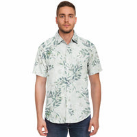 Chemise homme manches courtes blanche à feuillage vert, portée, vue de face