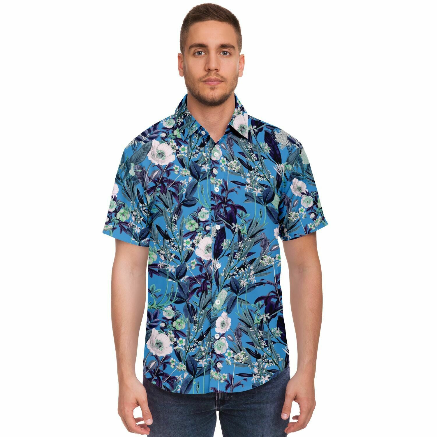 Chemise homme manches courtes bleue à fleurs des champs, portée, vue de face