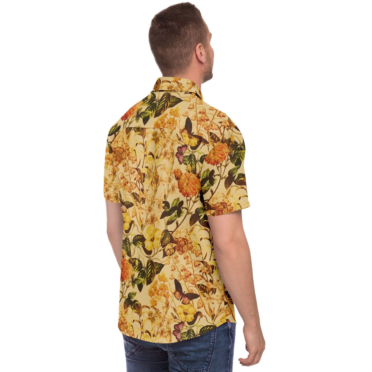 Chemise homme manches courtes ocre à fleurs jaunes, portée, profil droit