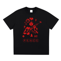 T-shirt oversized Peace noir à plat - illustration rouge d'une jeune fille au fusil fleuri