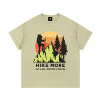 T-shirt enfant Hike More en vert amande à plat, imprimé randonneur et soleil orange