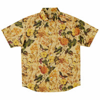 Chemise homme manches courtes ocre à fleurs jaunes, vue de face à plat