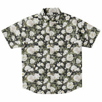 Chemise homme manches courtes noire à pivoines blanches, vue de face à plat