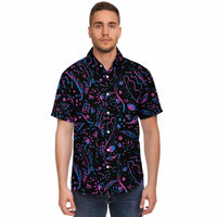 Chemise homme manches courtes noire motif néon abstrait, portée, vue de face