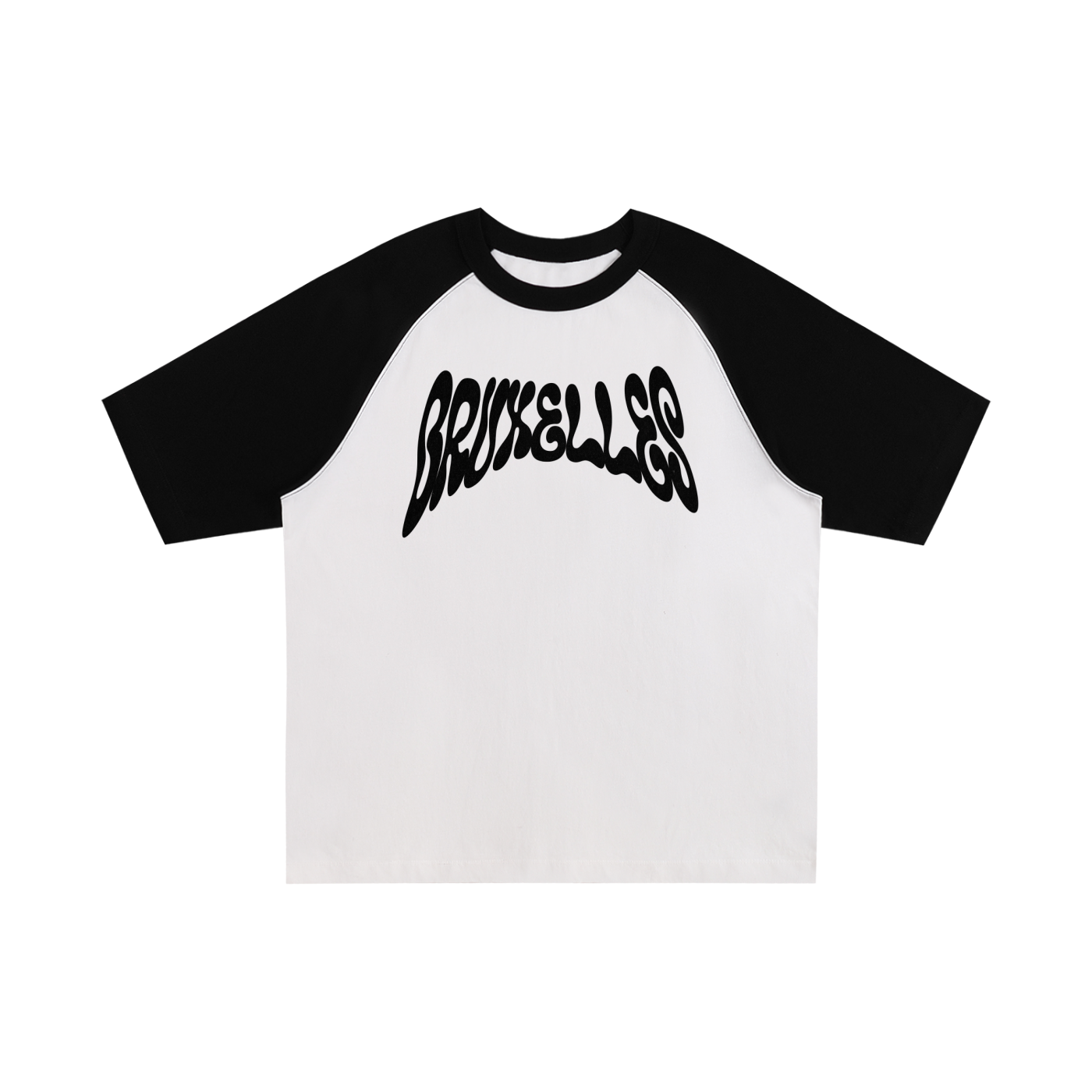 T-shirt oversized BRUXELLES en blanc - typographie graffiti noire et épaules contrastées