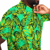 Chemise homme manches courtes vert fluo à ananas, gros plan sur le tissu