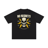 T-shirt oversized No Regrets en noir - crâne et éclairs jaunes imprimés en grand dans le dos