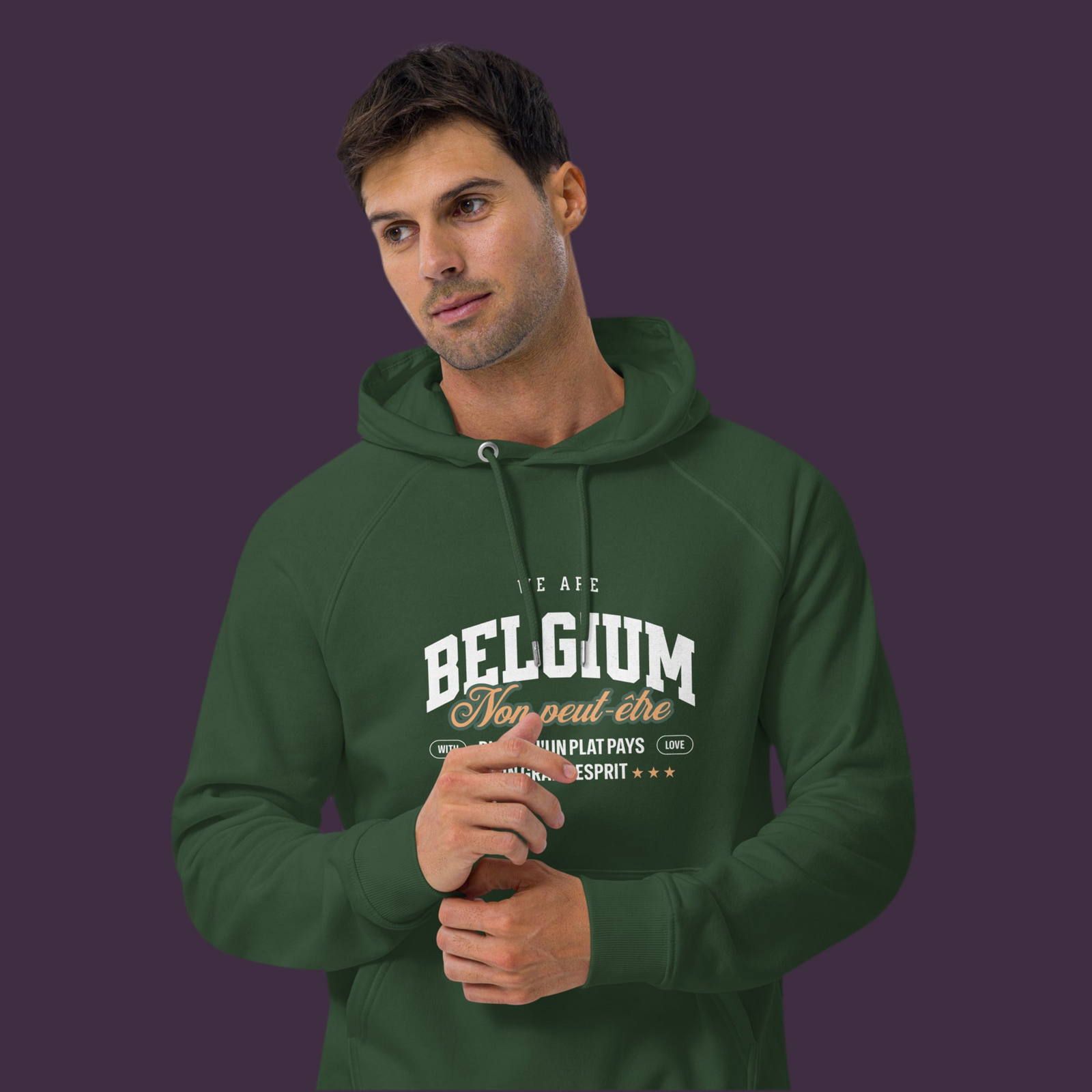 Hoodie belge Non Peut-Être porté par un homme, vue de face – pull belge original vert bouteille
