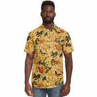 Chemise homme manches courtes ocre à fleurs jaunes, portée par un second mannequin, vue de face