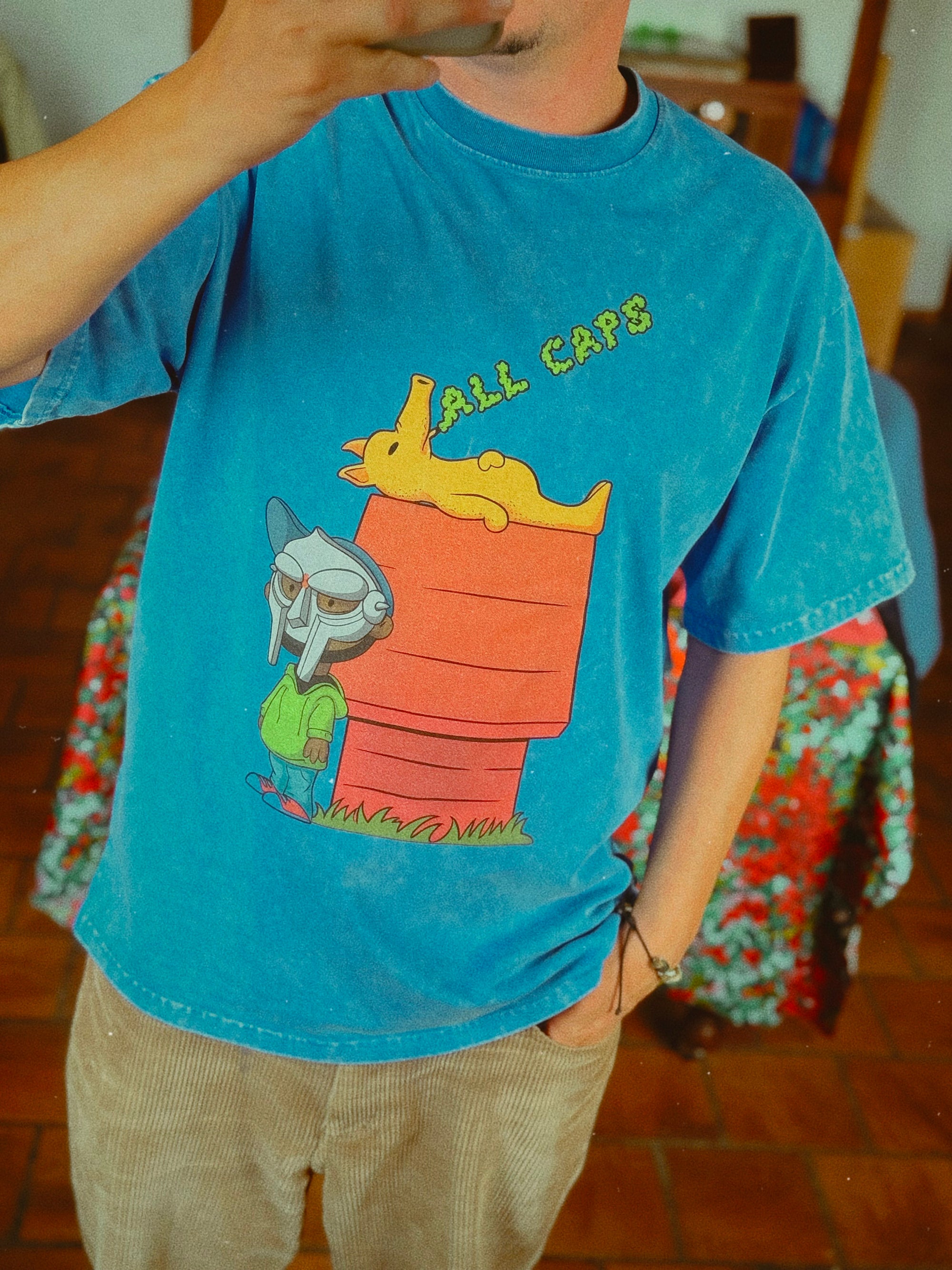 T-shirt Hip-Hop Unisexe Loose Fit – Hommage à MF DOOM | All Caps