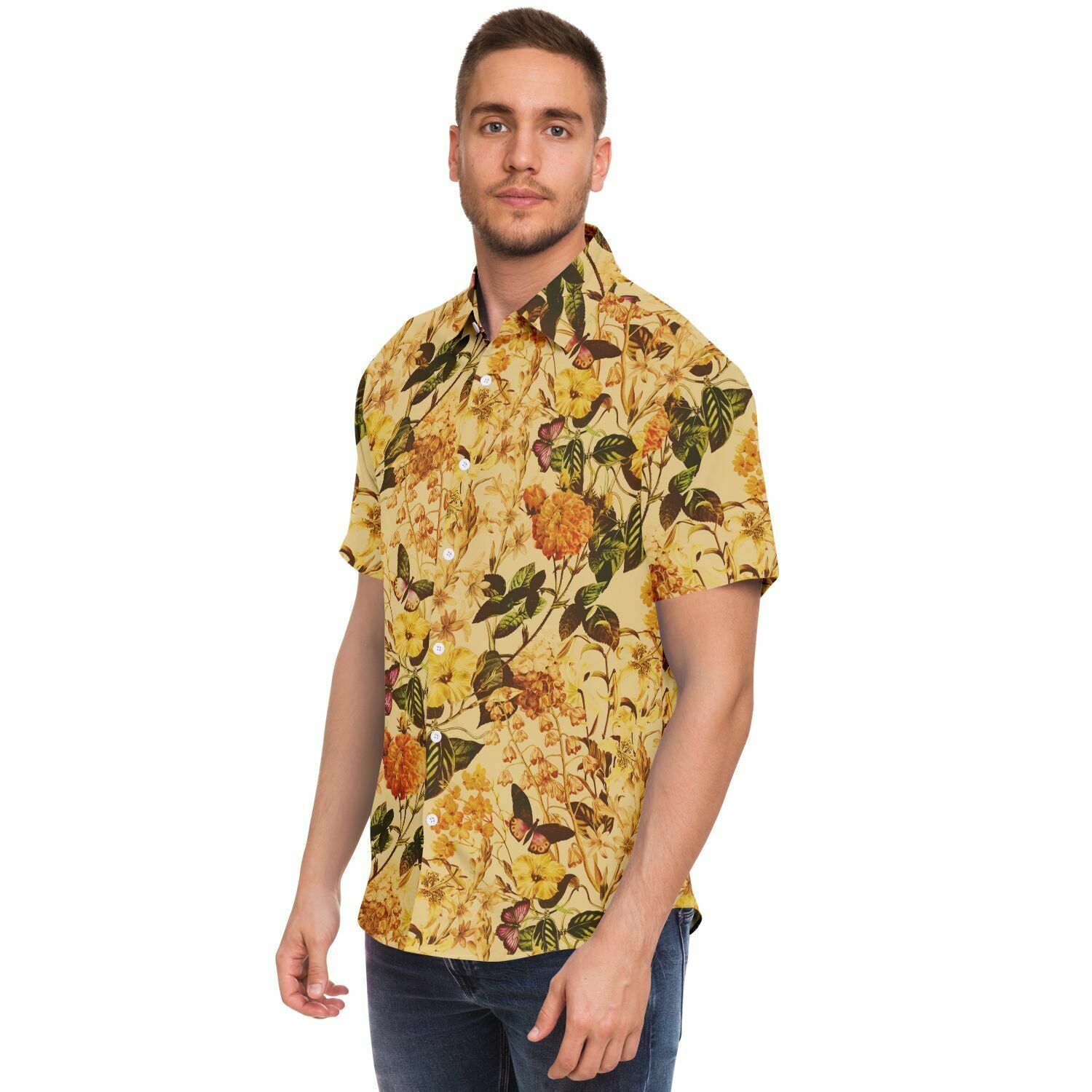 Chemise homme manches courtes ocre à fleurs jaunes, portée, profil gauche