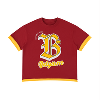 T-shirt belge rouge à plat, B gothique or et Belgium en cursive, ourlet jaune