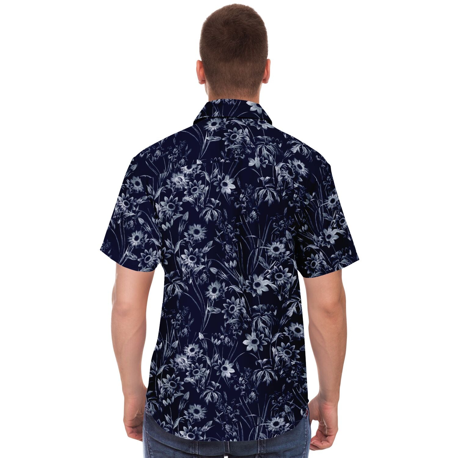 Chemise homme manches courtes bleu marine à fleurs blanches, portée, vue de dos
