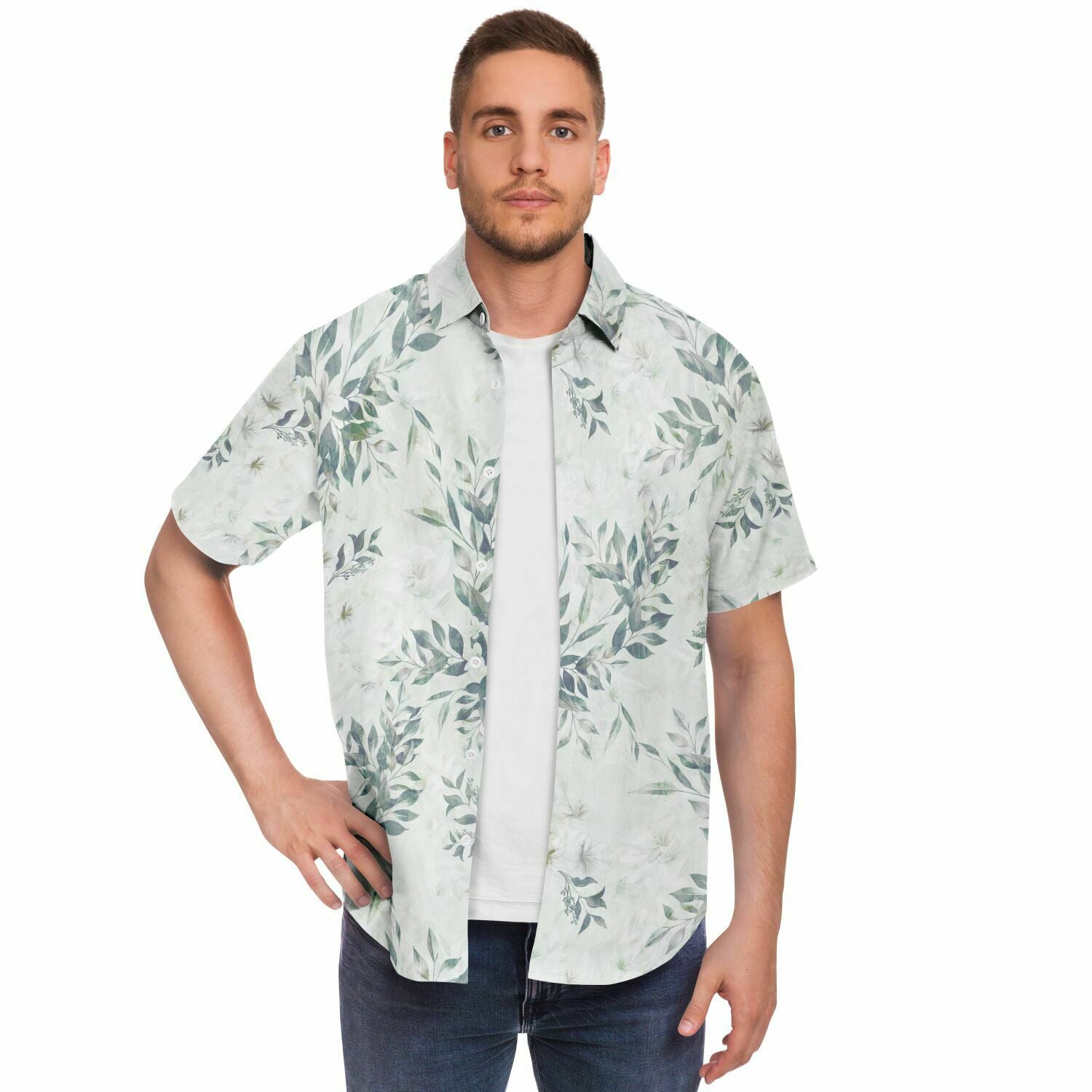 Chemise homme manches courtes blanche à feuillage vert, portée ouverte, vue de face