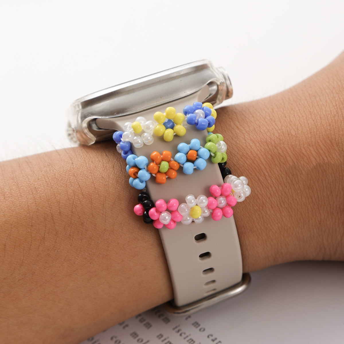 Charms en perles fleurs et smiley pour bracelet Apple Watch, coloris modèle 3 fleurs multicolores