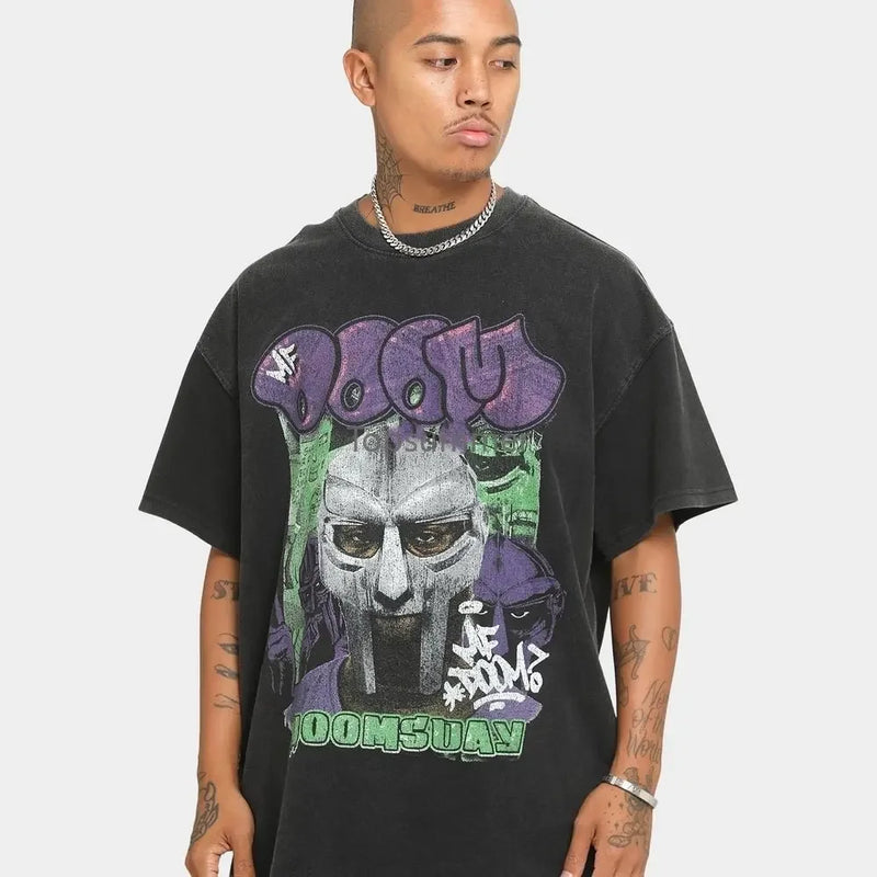 T-shirt oversized MF DOOM vintage noir délavé porté, masque métallique et lettrage Doomsday