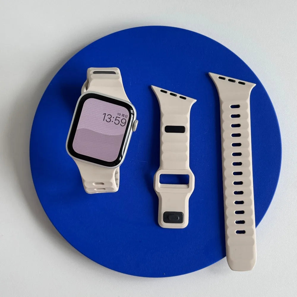 Bracelet Apple Watch sport en silicone, coloris lumière stellaire