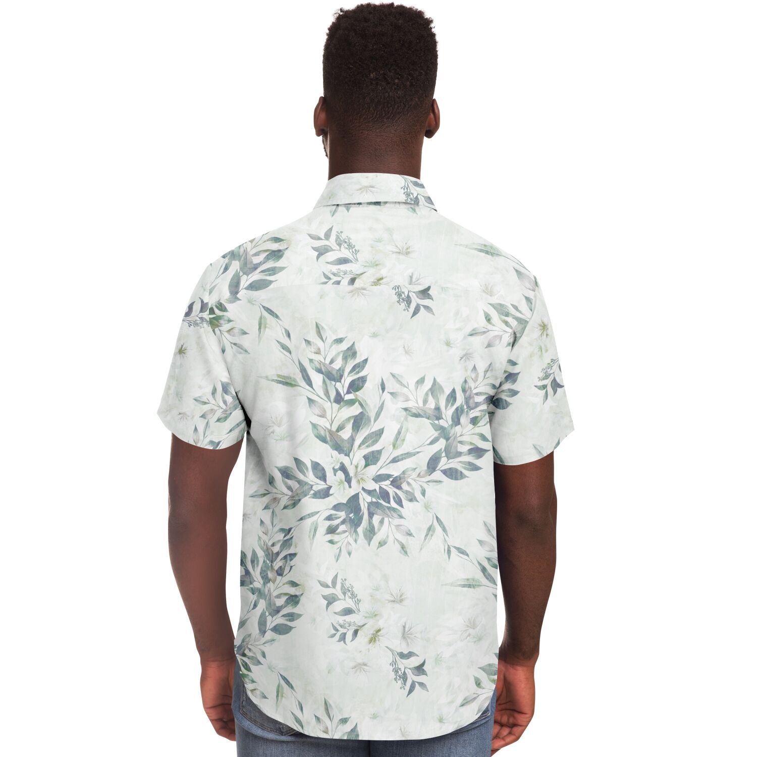 Chemise homme manches courtes blanche à feuillage vert, portée par un second mannequin, vue de dos
