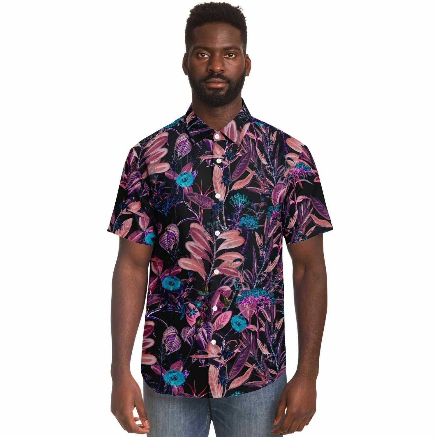 Chemise homme manches courtes noire à feuillage rose, portée par un second mannequin, vue de face