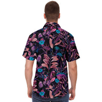 Chemise homme manches courtes noire à feuillage rose, portée, vue de dos