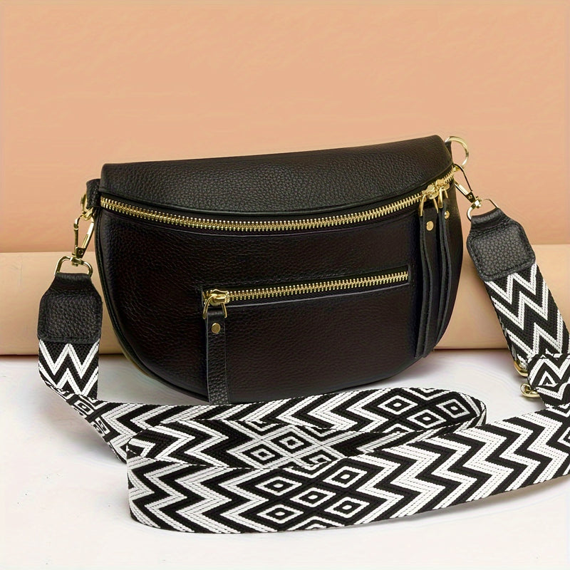 Sac banane cuir femme noir porté en bandoulière