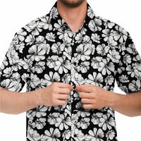 Chemise homme manches courtes noir et blanc à grandes fleurs, gros plan sur l'imprimé