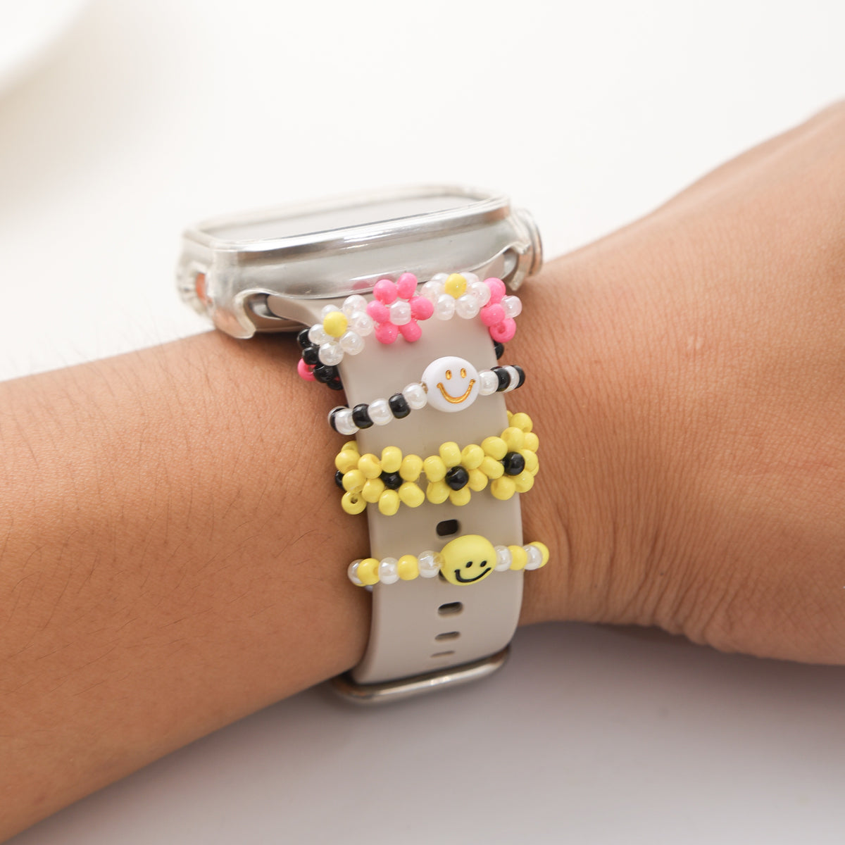 Charms en perles fleurs et smiley pour bracelet Apple Watch, coloris modèle 5 jaune et noir