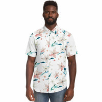 Chemise homme manches courtes blanche à lys pêche, portée par un second mannequin, vue de face