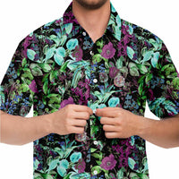 Chemise homme manches courtes feuillage vert et mauve, gros plan sur l'imprimé