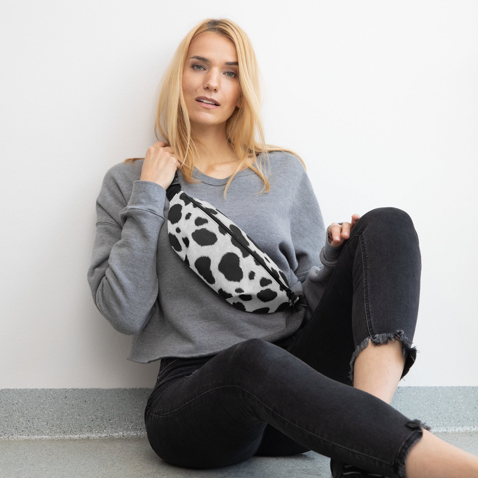 Sac banane peau de vache noir et blanc – vue 5