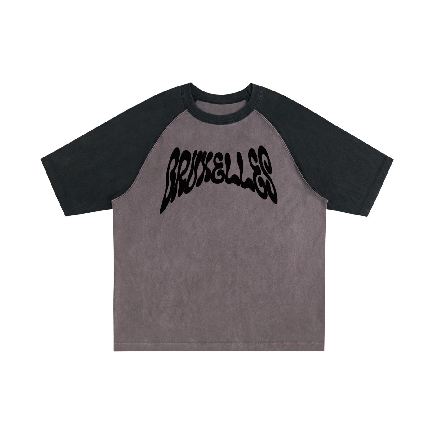 T-shirt oversized BRUXELLES en gris mauve - lettrage graffiti noir sur le buste