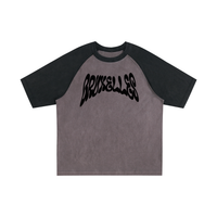 T-shirt oversized BRUXELLES en gris mauve - lettrage graffiti noir sur le buste