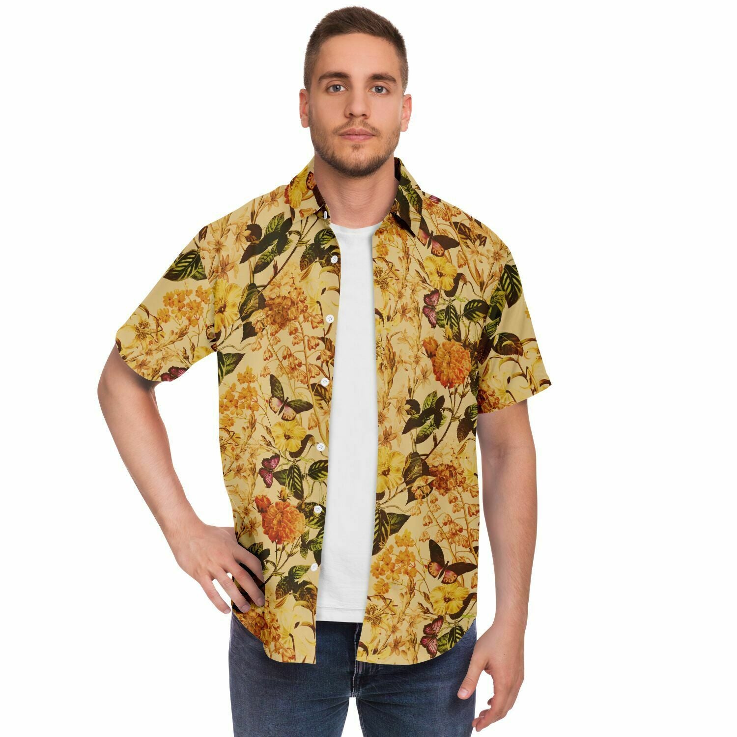 Chemise homme manches courtes ocre à fleurs jaunes, portée ouverte, vue de face