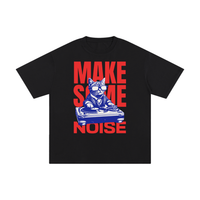 T-shirt oversized chat DJ en noir - visuel Make Some Noise contrasté rouge et bleu