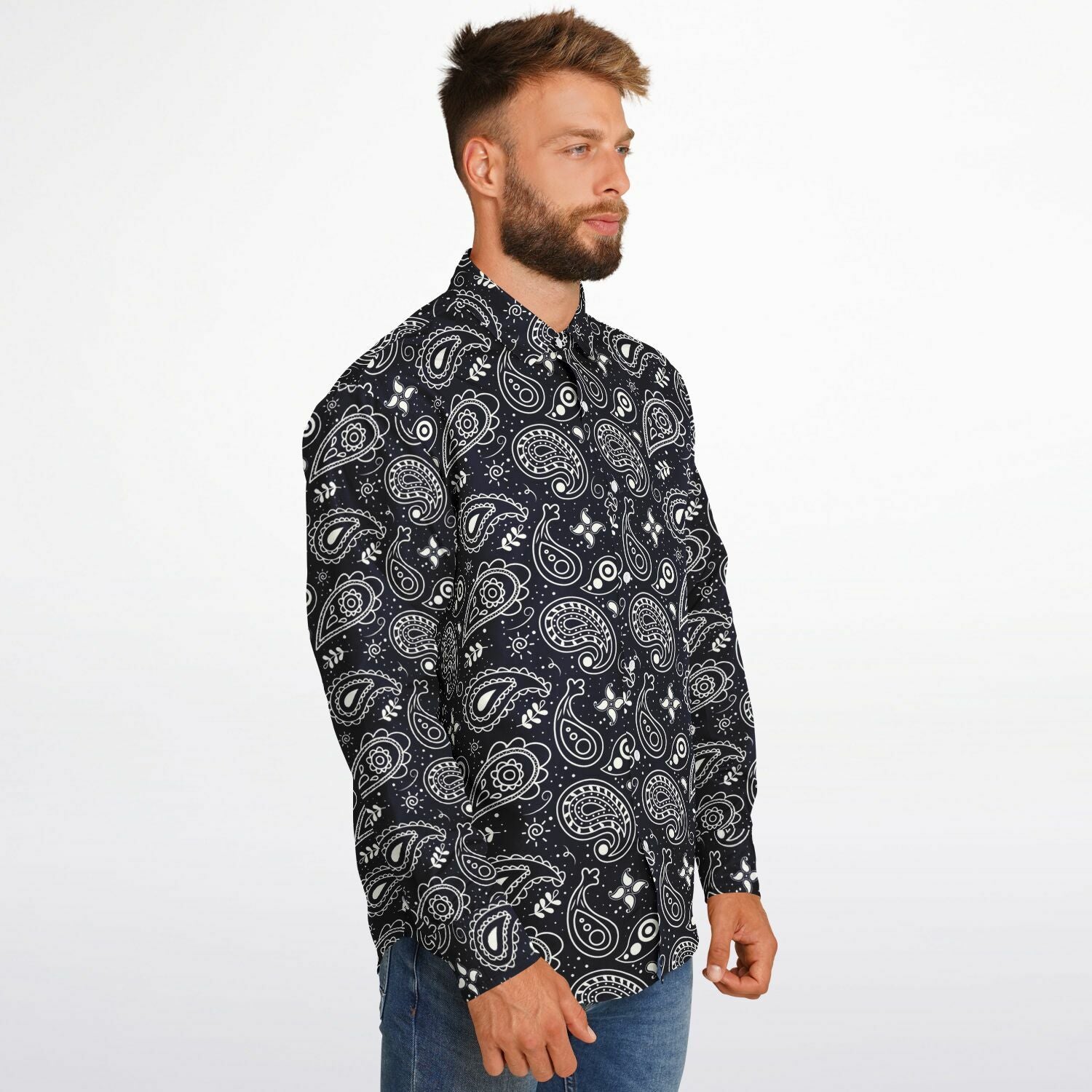 tenue décontractée homme chemise noire bandana