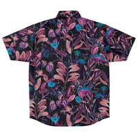 Chemise homme manches courtes noire à feuillage rose, vue de dos à plat