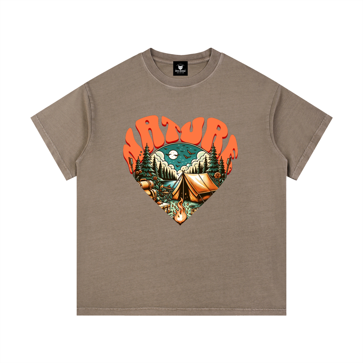 T-shirt enfant oversized Nature Heart en café, imprimé montagnes sapins et feu de camp