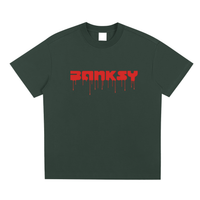 T-shirt oversized Banksy en vert sapin - lettrage rouge dripping centré sur la poitrine