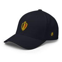 Casquette belge Flexfit bleu marine, blason belge brodé fil doré, vue trois quarts